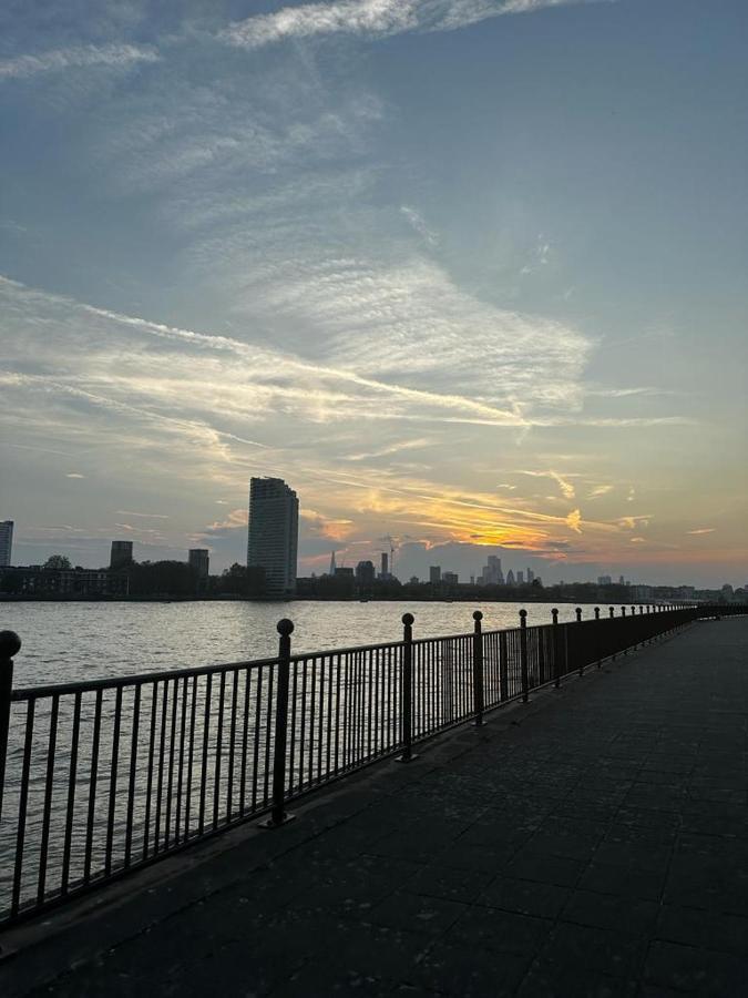 Riverside Docklands E14 * Londra